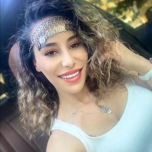 Meet your Posher, Anahit